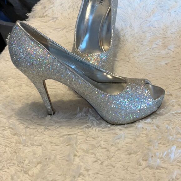 WORTHINGTON size 8 sparkling heels - Picture 5 of 10